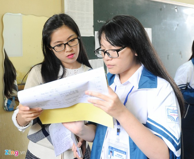 LàPhó bí thư Đoàn trường, cô giáo quê Hải Dương đã tiến hành cuộc “cách mạng” khi vực dậy các câu lạc bộ, tạo điều kiện cho học sinh tham gia hoạt động ngoại khoá, cũng như công việc chung của nhà trường. Nữ thạc sĩ 9X trên bục giảng trường học nổi tiếng Hải Dương