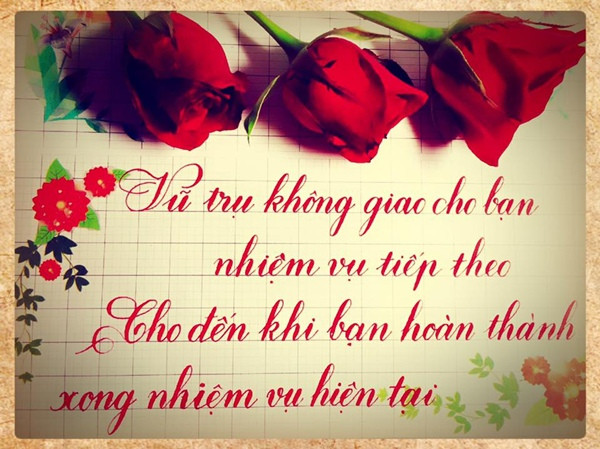 Khi tập luyện chữ,không ít lần Nhãphải dở khóc dở cười vì tay dính mực tèm lem. Dù tập viết đã quen, nhiều lúc anh chàng vẫn bị mỏi nhừ tay, cây bút máy trở nên nặng trĩu. Nhiều người nghĩ tập luyện chữ tưởng là nhàn, nhưng với Nhã, không ít lần anh chàng phải dở khóc dở cười vì tay lúc nào cũng dính mực toe loe. Dù tập viết đã quen, nhiều lúc anh chàng vẫn bị mỏi nhừ tay, cây bút máy trở nên nặng trĩu.