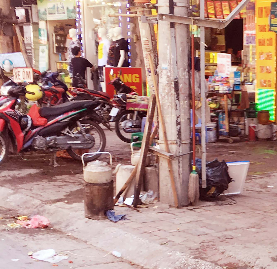 Lò than núp cột điện