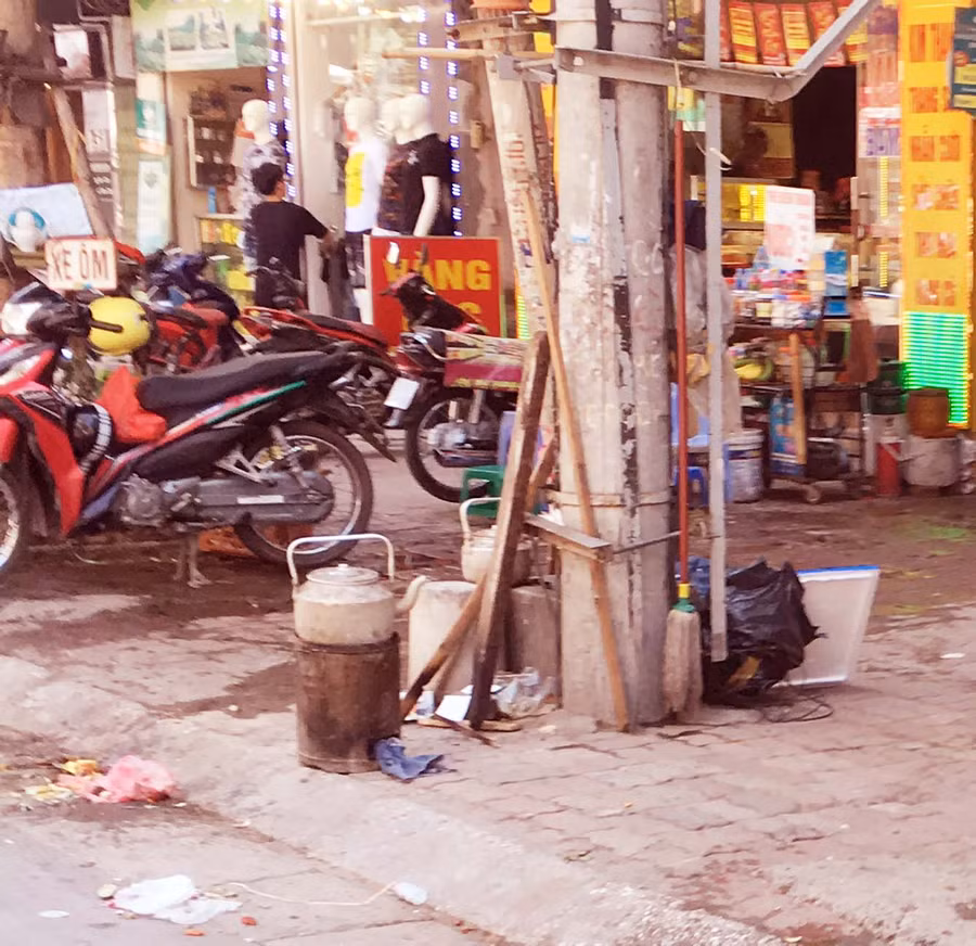 Lò than núp cột điện