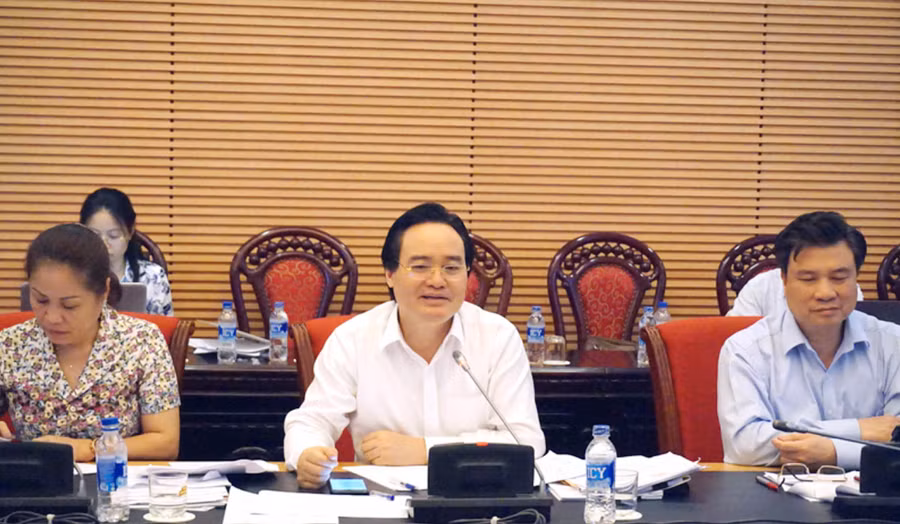 Bộ trưởng Phùng Xuân Nhạ cho biết Bộ GD&ĐT quyết tâm cao để hoàn thiện dự thảo Luật và trình Quốc hội thông qua vào kỳ họp tới