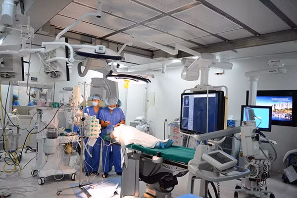 Cận cảnh Robot phẫu thuật hiện đại có mặt tại Việt Nam - ảnh 7