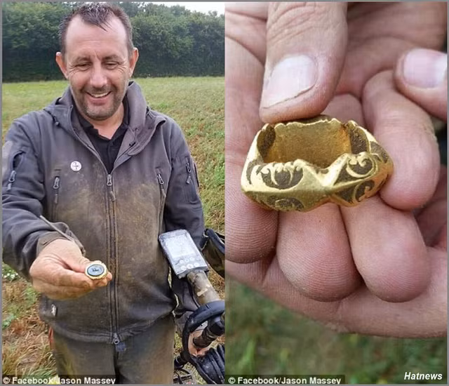 Ông Jason Massey cùng chiếc máy dò kim loại và chiếc nhẫn vàng ông tìm được. (Nguồn: Hatnews)