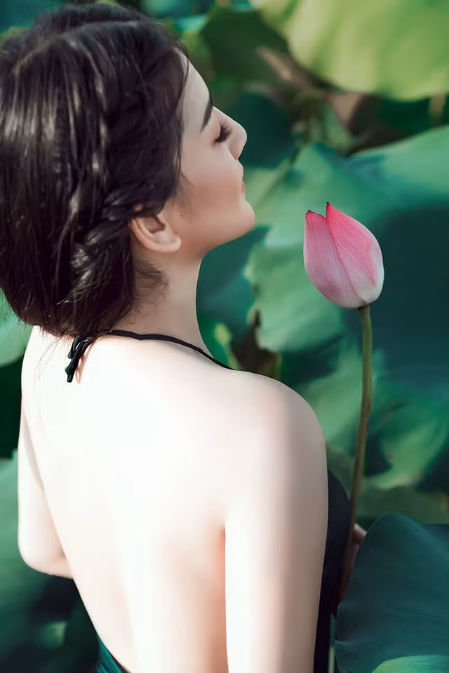 Vẻ ngoài cuốn hút là thế nhưng khi được hỏi rằng bản thân có ý định tham gia cuộc thi sắc đẹp nào không, thì Ngọc Thọ thành thật thú nhận: “Em không có ý định tham gia cuộc thi nào. Em muốn tập trung học và làm những việc mình thấy thích trước mắt đã”.