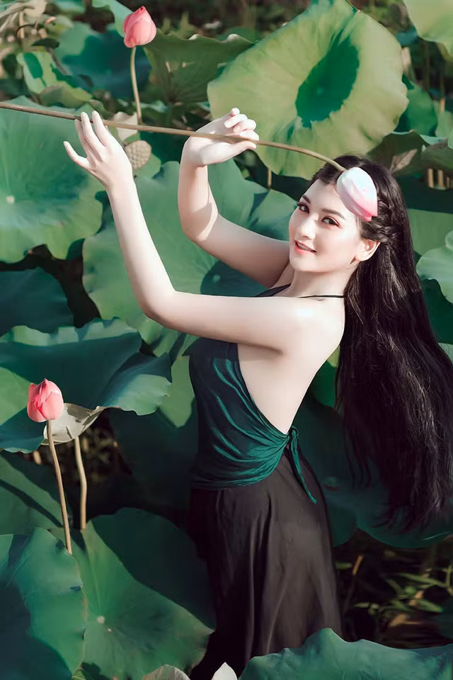 Ngọc Thọ chia sẻ rằng ngoài thời gian học ở trường thì cô tham gia đóng quảng cáo, diễn xuất trong một vài phim ngắn và làm người mẫu.