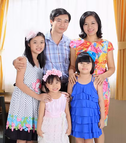 Ba công chúa của vợ chồng anh Vỹ. anh-chong-thay-doi-nguoi-vo-kho-khan-bang-nhung-nu-hon-2