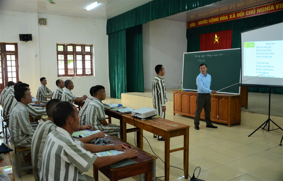 Phạm nhân được học XMC tại Trại giam Nà Tấu, giúp họ nâng cao nhận thức để tránh tái phạm sau khi trở về.