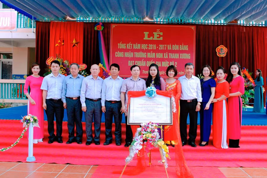 Đón nhận bằng chuẩn quốc gia.