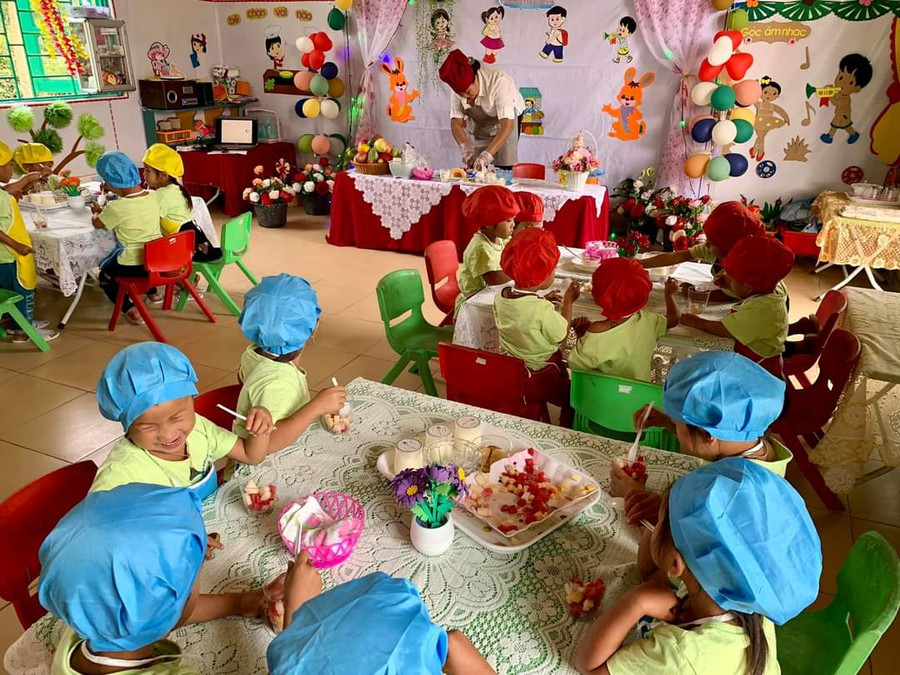 Cô và trò trong tiết trải nghiệm...