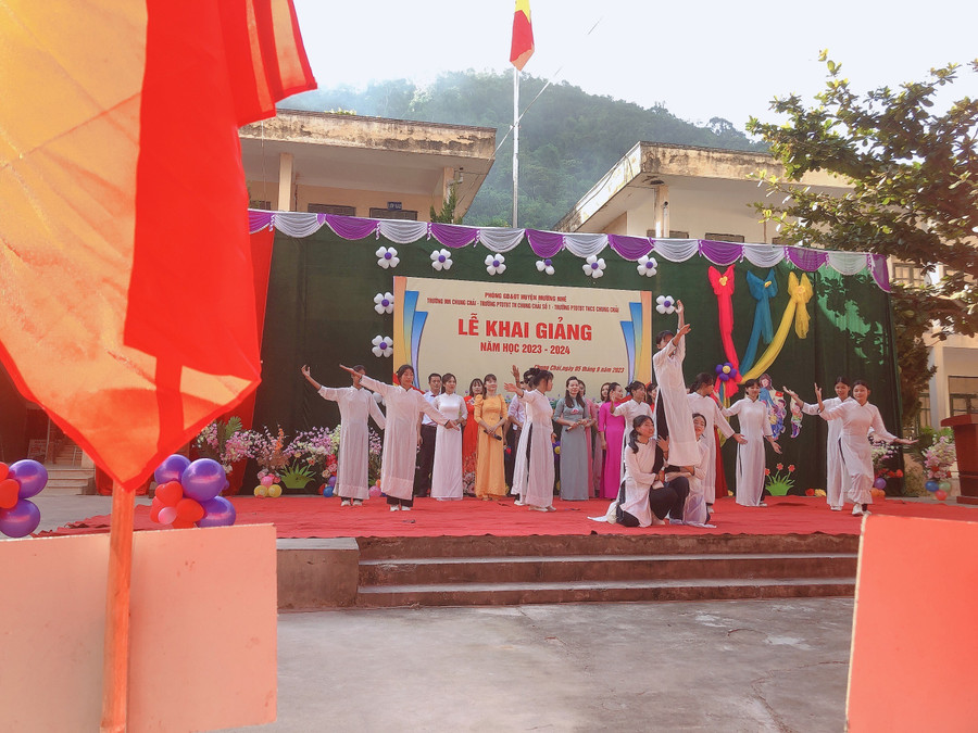 Văn nghệ chào mừng lễ khai giảng năm học mới 2023 - 2024.