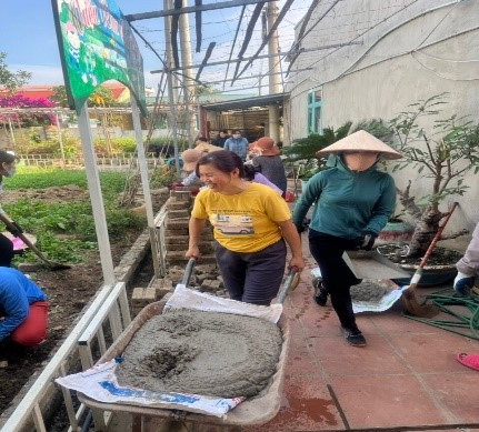 Để có được cơ sở vật chất như hôm nay là biết bao mồ hôi và công sức của các nhà giáo, phụ huynh học sinh...