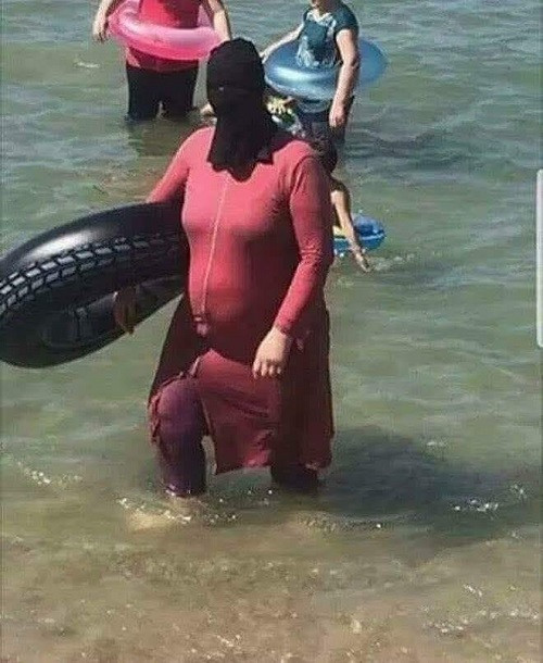 Thời trang tắm biển cực ngầu. Thời trang tắm biển cực ngầu.