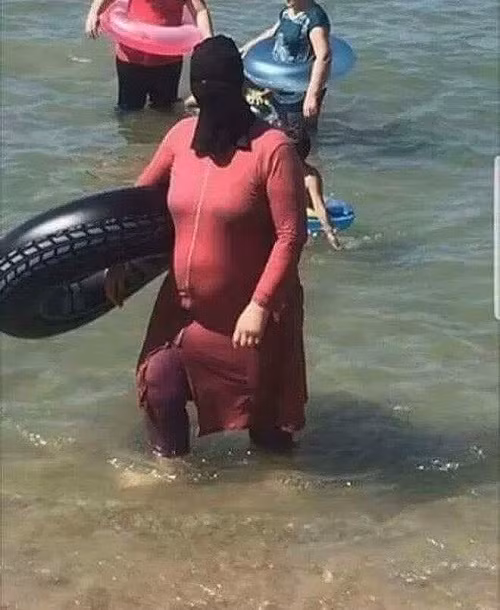 Thời trang tắm biển cực ngầu.