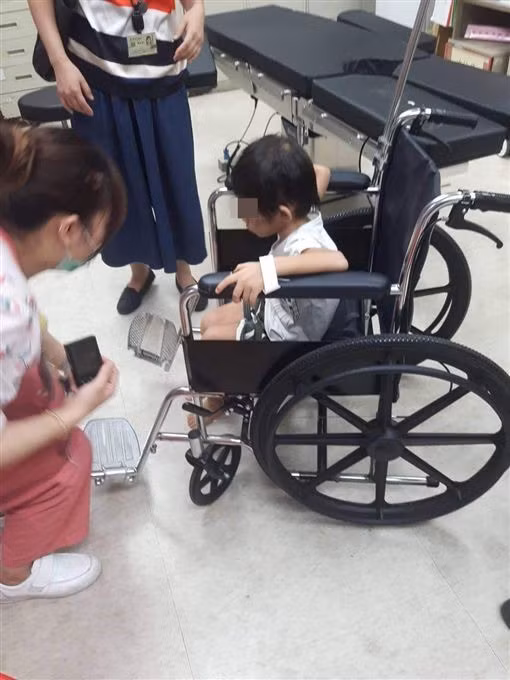 Đến nhà chồng cũ thăm con, người phụ nữ suýt ngất trước cảnh tượng khủng khiếp của con trai 3 tuổi ngay tại ban công trước cửa nhà - Ảnh 5.