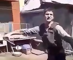 Thanh niên suýt chết sau khi lấy thân mình thử áo chống đạn 