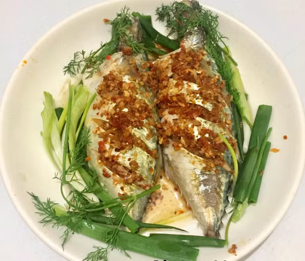 Cá bạc má hấp sa tế lạ miệng