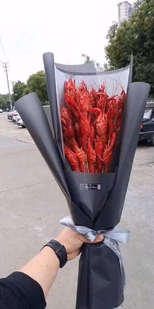 Hoa tôm cho những cô nàng sở hữu tâm hồn ăn uống.