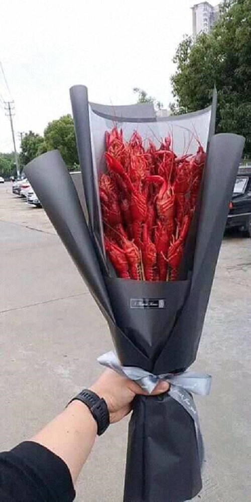 Hoa tôm cho những cô nàng sở hữu tâm hồn ăn uống. Hoa tôm cho những cô nàng sở hữu tâm hồn ăn uống.