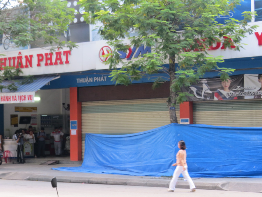 Khu vực trước cửa hàng bán xe máy Thuận Phát
