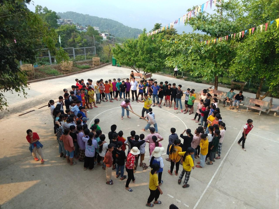 Những hoạt động ngoại khóa thu hút đông đảo học sinh tham gia.