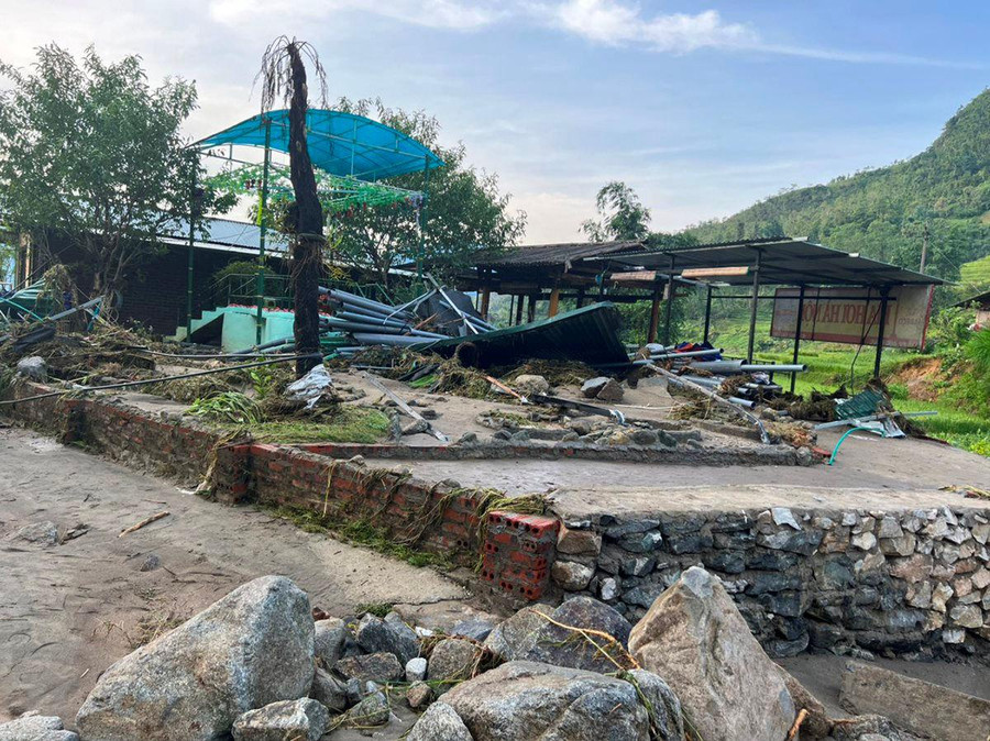 Hơn 600 ngôi nhà bị ảnh hưởng do mưa lũ. Hơn 600 ngôi nhà bị ảnh hưởng do mưa lũ.