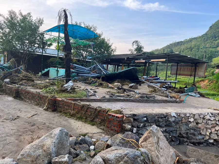 Hơn 600 ngôi nhà bị ảnh hưởng do mưa lũ.