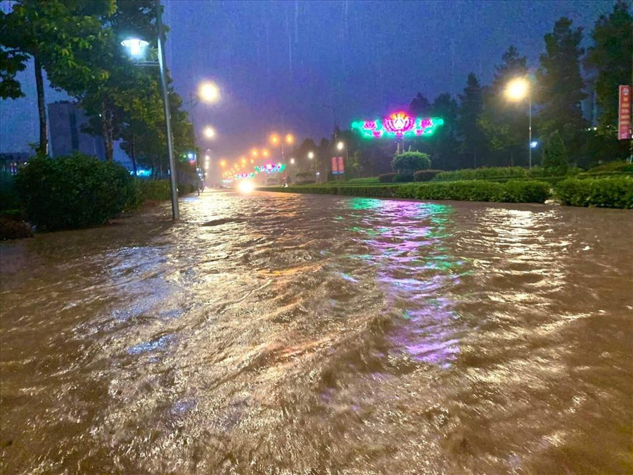 Nhiều tuyến đường bị ngập Nhiều tuyến đường bị ngập