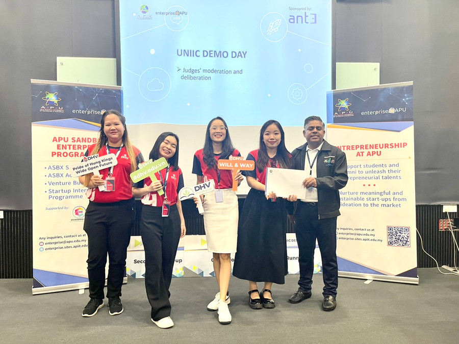 Niềm vui chiến thắng cuộc thi khởi nghiệp quốc tế của sinh viên Trường ĐH Hùng Vương TPHCM. Niềm vui chiến thắng cuộc thi khởi nghiệp quốc tế của sinh viên Trường ĐH Hùng Vương TPHCM.