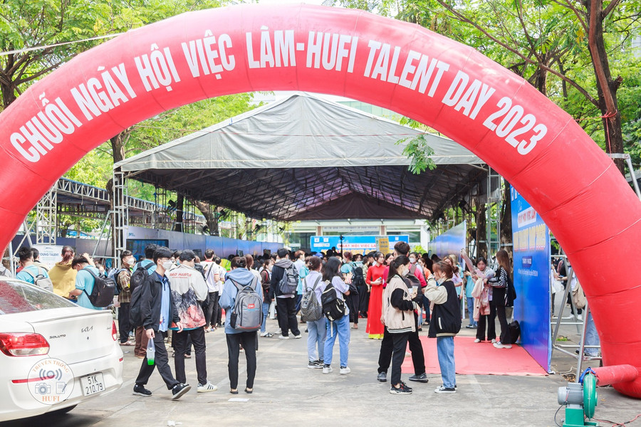 HUFI Talent Day thu hút rất đông sinh viên tham gia. HUFI Talent Day thu hút rất đông sinh viên tham gia.
