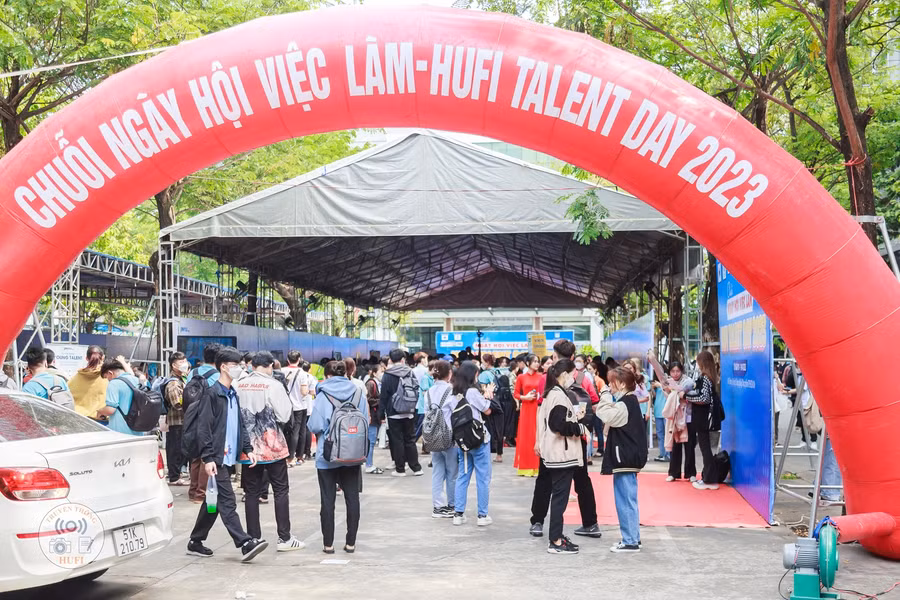 HUFI Talent Day thu hút rất đông sinh viên tham gia.