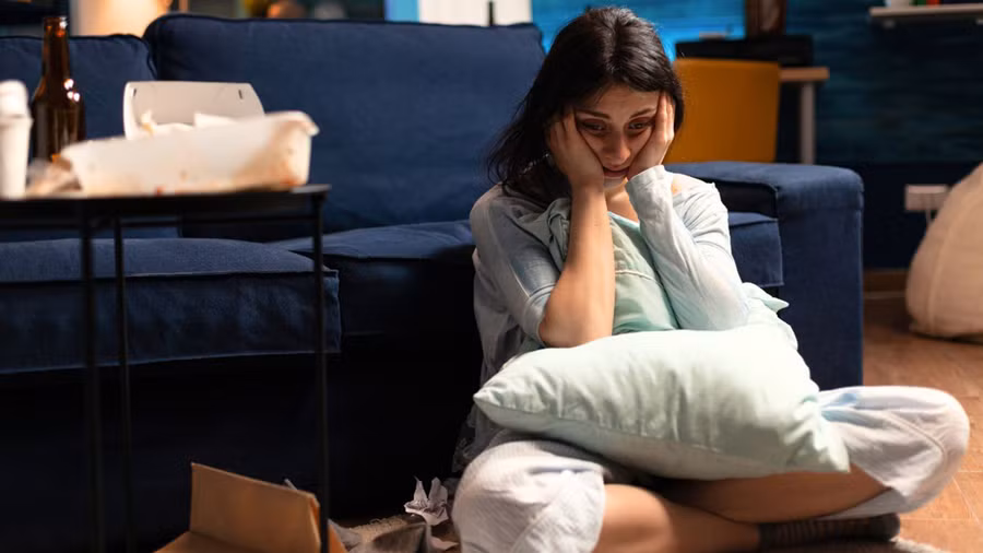 Cảm giác bị bỏ rơi trong một mối quan hệ là một lý do khác khiến mọi người có ý định lừa dối. (Ảnh: ITN)