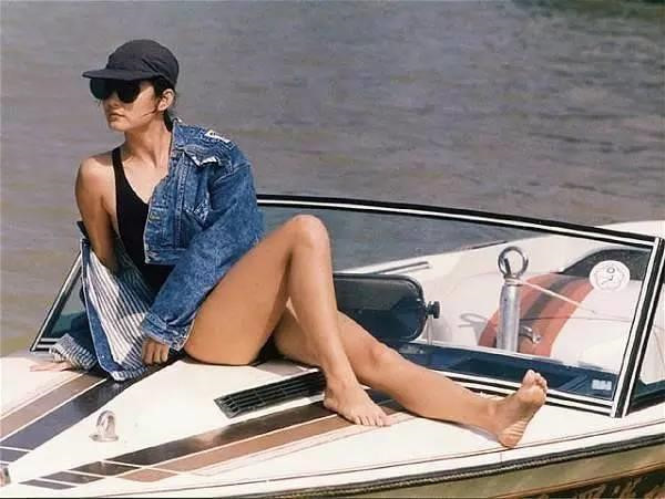 Ngạc nhiên những mẫu thời trang thập niên 80 ngày nay vẫn thịnh hành ảnh 11 Ngac nhien khi thoi trang thap nien 80 van con thinh den ngay nay hinh anh 11