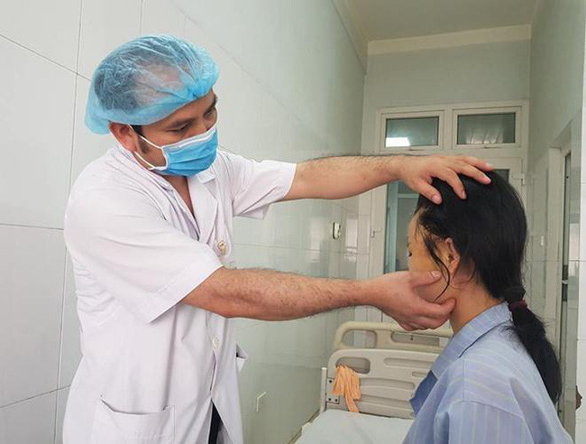 Nữ bệnh nhân biến chứng nặng sau phẫu thuật thẩm mỹ độn thái dương - Ảnh 1. Nữ bệnh nhân biến chứng nặng sau phẫu thuật thẩm mỹ độn thái dương - Ảnh 1.