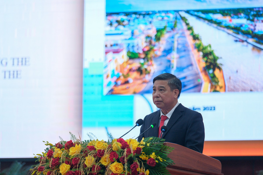 Ông Đồng Văn Thanh, Chủ tịch UBND tỉnh Hậu Giang thông tin quy hoạch địa phương. Ông Đồng Văn Thanh, Chủ tịch UBND tỉnh Hậu Giang thông tin quy hoạch địa phương.