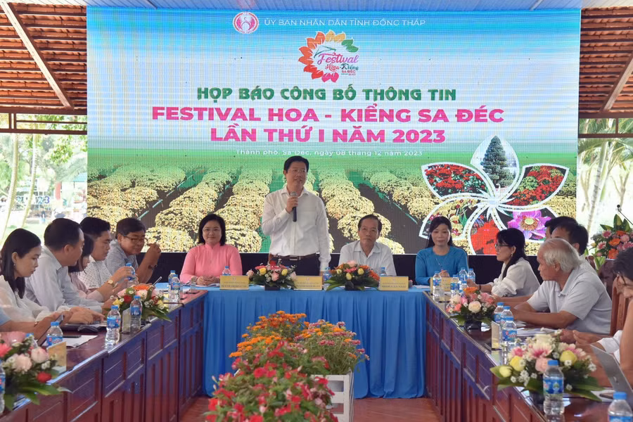 Ông Huỳnh Minh Tuấn, Phó Chủ tịch UBND Tỉnh Đồng Tháp phát biểu tại họp báo công bố Festival Hoa - Kiểng Sa Đéc lần đầu tiên.