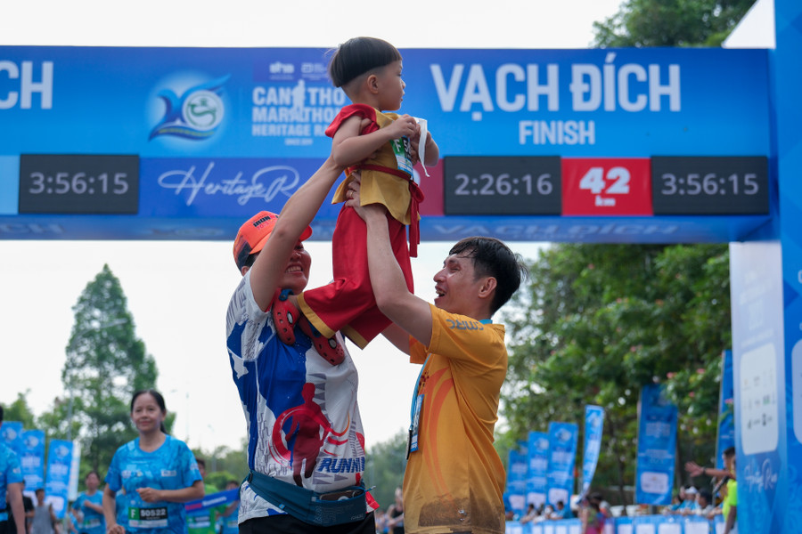 Hình ảnh tại Giải Marathon Quốc tế Di sản Cần Thơ. Hình ảnh tại Giải Marathon Quốc tế Di sản Cần Thơ.