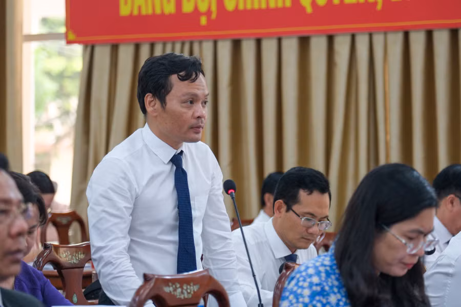 Giám đốc Sở Y tế Cần Thơ trả lời chất vấn tại Kỳ họp thứ 13 của HĐND TP Cần Thơ.