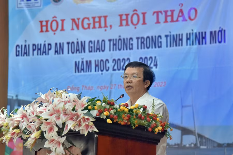 Ông Huỳnh Thanh Hùng – Phó Giám đốc sở GD&amp;ĐT Đồng Tháp phát biểu khai mạc hội thảo