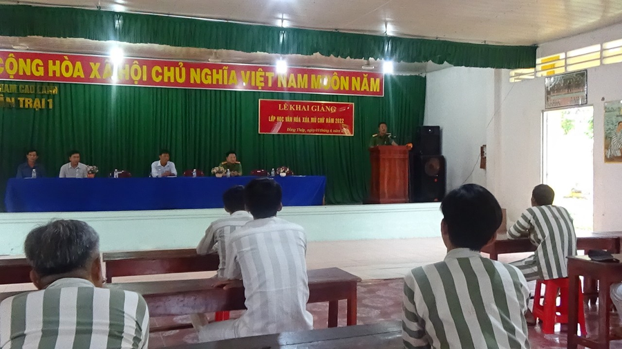 Lễ Khai giảng 1 lớp học xóa mù chữ tại Trại giam Cao Lãnh, tỉnh Đồng Tháp