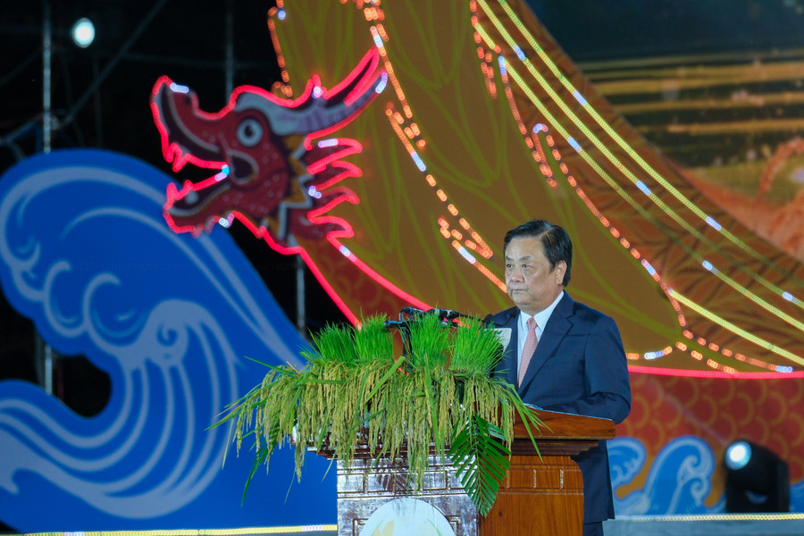 Bộ trưởng Bộ NN&PTNT Lê Minh Hoan phát biểu khai mạc lễ hội. Bộ trưởng Bộ NN&PTNT Lê Minh Hoan phát biểu khai mạc lễ hội.