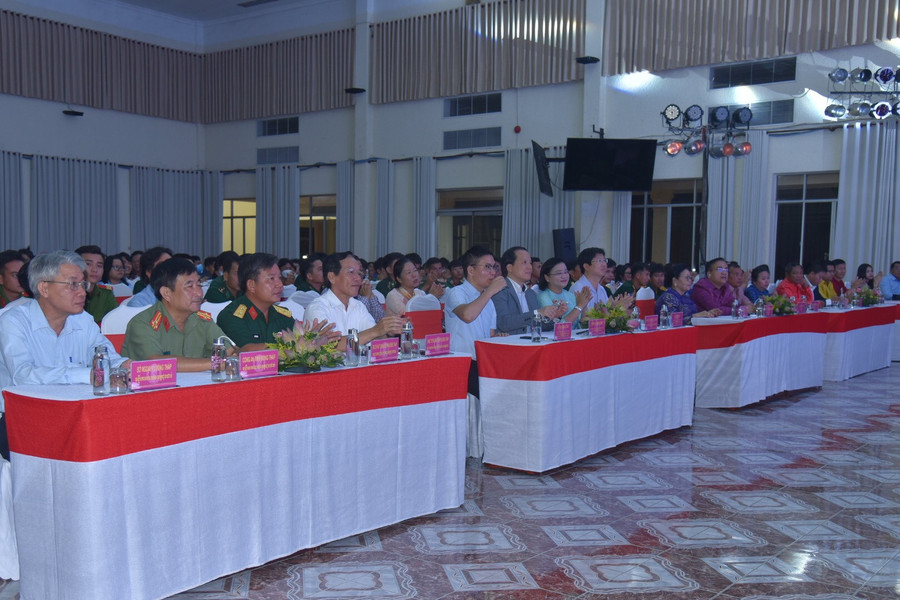 Đại biểu tham dự chương trình biểu diễn nghệ thuật Tuần văn hóa Campuchia tại Việt Nam năm 2023 Đại biểu tham dự chương trình biểu diễn nghệ thuật Tuần văn hóa Campuchia tại Việt Nam năm 2023