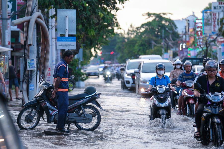 Tuyến đường CMT8, đoạn đầu tuyến Quốc lộ 91, thường xuyên bị ngập do triều cường.