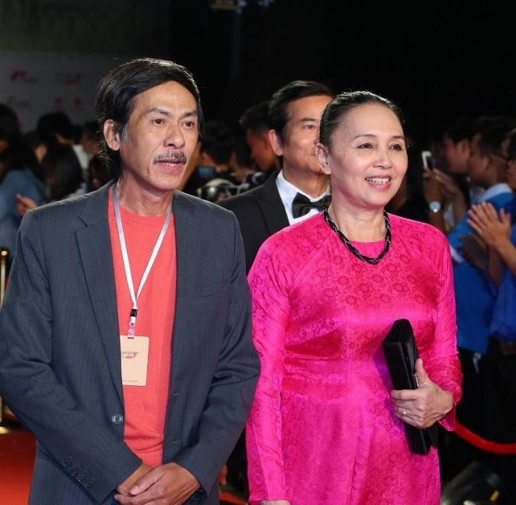 Đóng phim khắc khổ nhưng ngoài đời bình an. Đóng phim khắc khổ nhưng ngoài đời bình an.