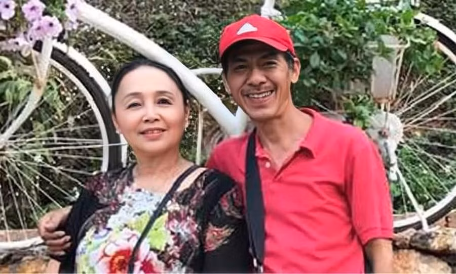 Ở tuổi U 70 ông vẫn miệt mài đóng phim,