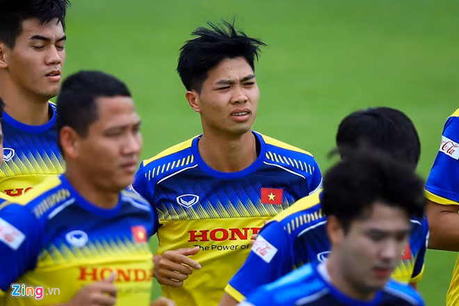 Công Phượng chưa đạt trạng thái thể lực tốt nhất nhưng không quá mệt do được bay hạng thương gia