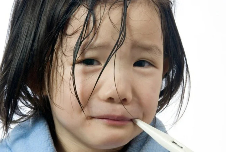 Khi một đứa trẻ bị nhiễm bệnh, phổi của chúng chứa đầy chất lỏng và trở nên khó thở. (Ảnh: ITN)