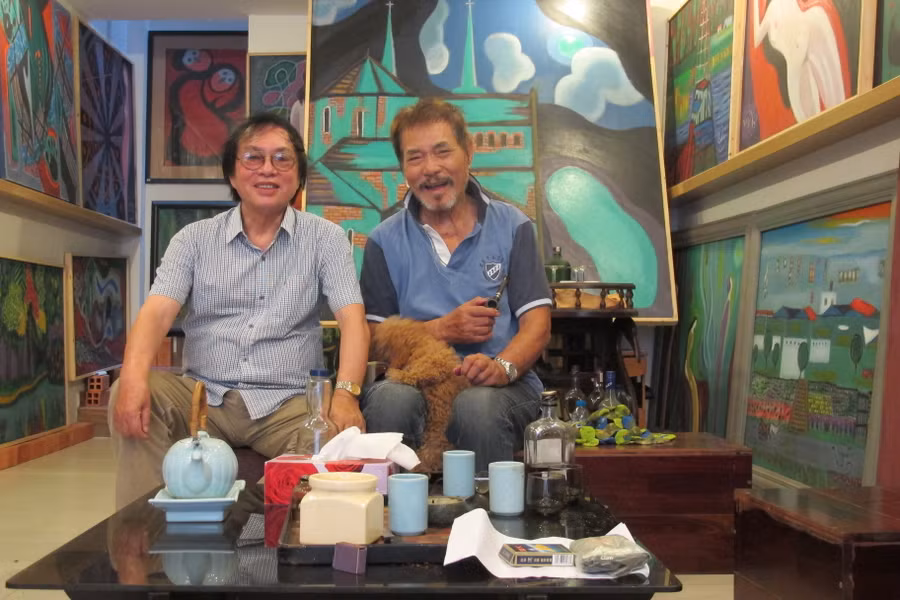 Mỗi lần vào TP Hồ Chí Minh, NSND Đặng Nhật Minh không quên đến thăm nhà thơ Phan Vũ - người bạn vong viên của mình. Ảnh - NSND Đặng Nhật Minh cung cấp