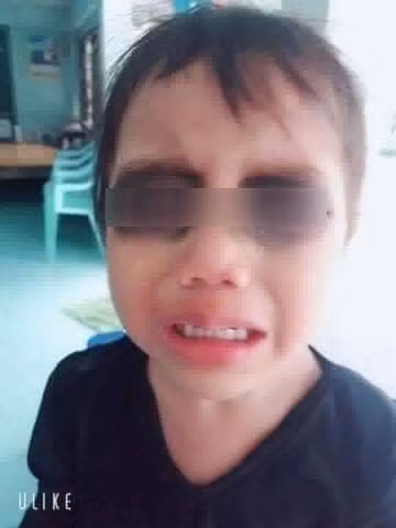 parents-warned-not-to-copy-viral-eyeshadow-prank-because-it-may-traumatise-their-kids-world-of-buzz-2 parents-warned-not-to-copy-viral-eyeshadow-prank-because-it-may-traumatise-their-kids-world-of-buzz-2