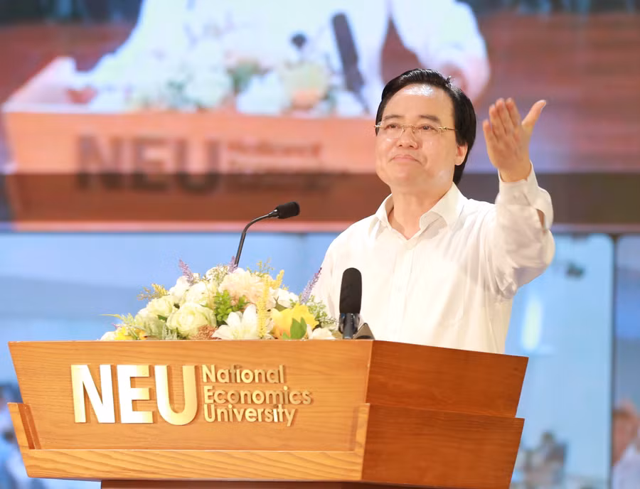 Bộ trưởng Bộ GD&ĐT Phùng Xuân Nhạ phát biểu tại hội nghị. Ảnh: Xuân Phú