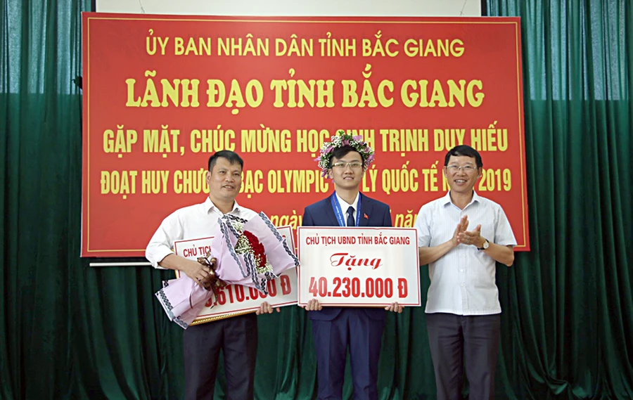 Bắc Giang: Vinh danh học sinh đoạt Huy chương Bạc Olympic Vật lý quốc tế năm 2019